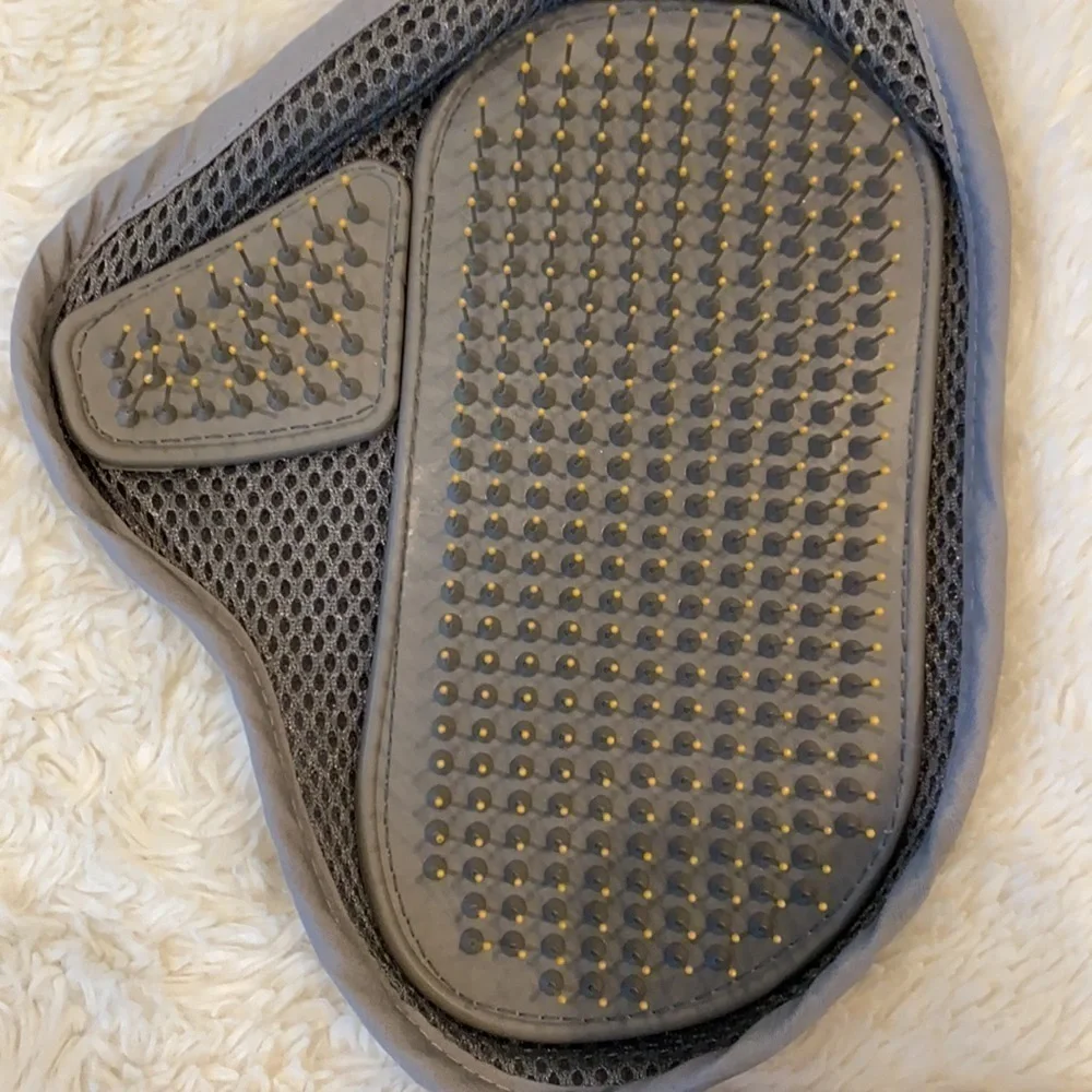 Pet parade hair removing massage pet  grooming Gloves NEW - Picture 5 of 6